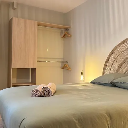 Holiday home House For 8 With Garden & Terrace In