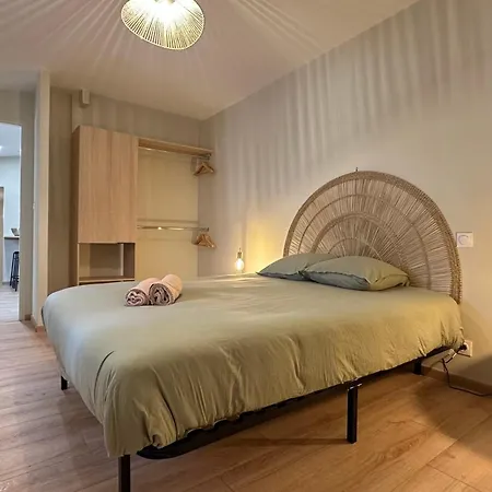 House For 8 With Garden & Terrace In