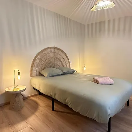 House For 8 With Garden & Terrace In Holiday home