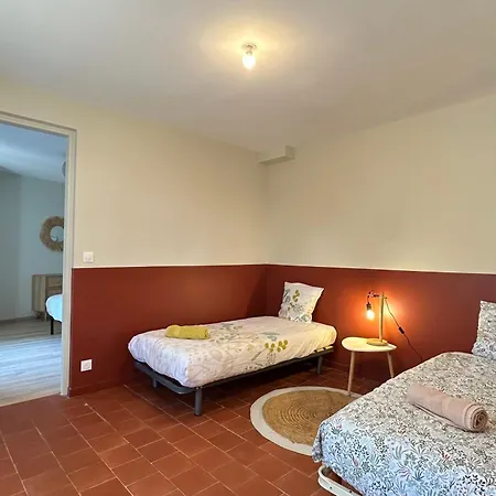 House For 8 With Garden & Terrace In *